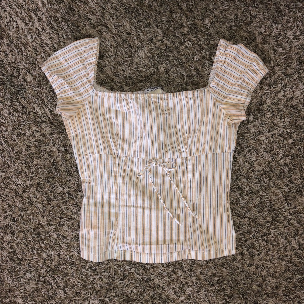 Wide shoulder top